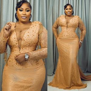 2024 Vestidos de baile de ouro em plus size para ocasiões especiais Promdress mangas compridas pérolas decoradas de renda de renda com borda de festas de festa de festa