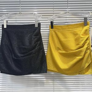 Skirts 2024 Summer Catwalk Sexy Socialite Bright Silk Fabric Pleated Skirt Hip For Women Shiny Mini