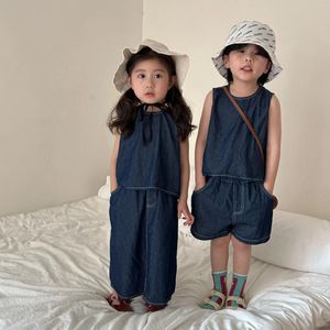 Kläderuppsättningar 2024 Koreanska sommarbarn Sibling Look 2st kläder Set Denim Solid ärmlösa toppar Loose Pants Passar Children Girls Outfits