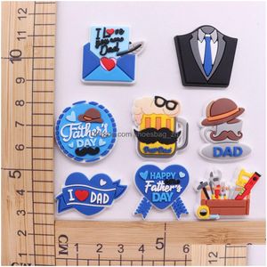 Gioielli all'ingrosso 100pcs PVC Happy Fathers Day I Love You Beer Heart Papà Abito da giardino Buckle Boys Girls Accessori per zaino C dhx3u