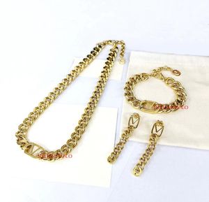 Europe America Fashion Style Get Dressed Necklace Bracelet Earrings Goldcolour Hardware Engraved V Letter Wide Chain Link Jewelry7211014