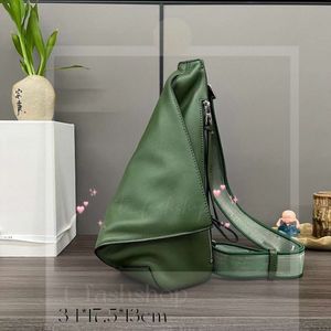 Lowew BagsデザイナーメンズクロスボディバッグLoevweショルダーバッグアナグラムエンボスシングルチェストバッグReal Cowhide Clamshellファッションラグジュアリーアルファベットブロードバンドバッグ6