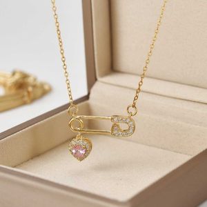 Design a Paperclip Love Pendant Necklace Womens Light Luxury Niche High-end Jewelry Titanium Steel Lock Bone Chain