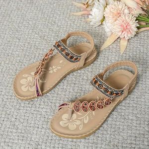 Sıradan Ayakkabı Yaz Lady 1.5cm Platform 2cm Düşük Topuk Sandals Kadınlar Büyük Boyut Çiçek Dizisi Boncuk Tatil Bohem Plaj Flip Flops Sandles