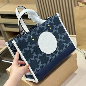 2024 Новый Olay Flower Zipper Crossbody Женский с таро -пурпурной дарси ручной работы принцессы