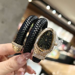 Fashionabla och avantgarde kvinnors klocka, ny kreativ personlighet Snake Watches Woman varumärke lyxiga stilfulla kvarts damer armband diamant armbandsur Montre femme