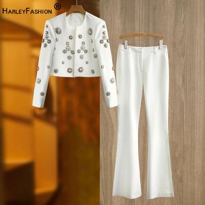 Design di lusso scintilla fatta a mano Rhinestone Women 2 pezzi pantaloni per pantaloni corti pantaloni widleleg high street white byin set 240423