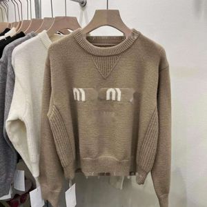 Kvinnors tröjor Miui Top Luxury Designer Klassisk Miui Kläder stickad tröja Keep Warm Cardigan Lång ärm
