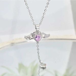 Pendant Necklaces 2024 Crystal Angel Wings Heart shaped Necklace for Women and Girls Simple Y2K Pink White Zircon Love Elegant Womens Jewelry Q2404301