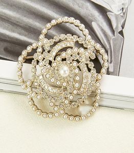 Hot Sale 2020 women Brand Fashion Jewelry Vintage Camellia Flower Style Brooch Party Sweater Brooche Flower Pearl4002947