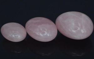 Alforo di rosa naturale di rosa naturale uovo yoni per esercitazione del pavimento pelvico esercitatore vaginale pelvico esercitatore di gambo massaggio uovo sferico 3 pezzi279h2141635