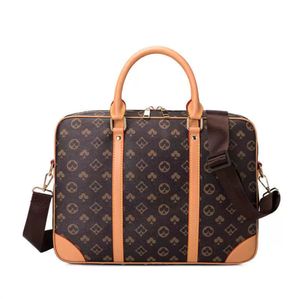 2024 designer män axel portfölj svart brun läder handväska lyxig affär man laptop väska messenger väskor resväska 4 färg med dammväska