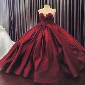 2021 Skromne sukienki Burgundii Quinceanera Suknia balowa kochanie koronkowa podłogę Długość podłogi Sukienka Satynowa aplikacje Vintage Long Prom G 309z