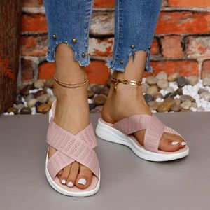 Terlik Kadınlar Flats Hollow Platform Lüks Sandalet Moda Sıradan Flip Flops Yaz 2024 Açık Mekan Rahat Femme Slaytlar