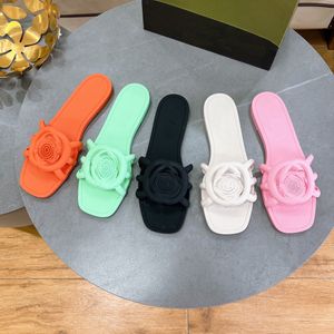 Дизайнерские сандалии женщины скользят резиновые взаимосвязанные полые летние туфли g буквы пляж