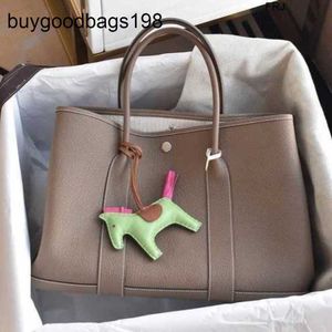 Designer Garden Bags Tote Shop 2024 New Large Capacity Mommy Portable Vegetable Basket Leather Womens Top Layer Have Logo