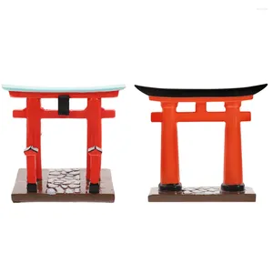 Trädgårdsdekorationer 2 datorer torii gate accessoarer dekorativa mini hus harts miniatyr små figurer japansk hantverk dörr