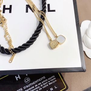Charming Jewelry Necklaces Luxury Designer Pendant Necklaces Selected Women's Long Chain 18k Gold Plated Fine Gift Design Fashion Style Women's Accessories 321y