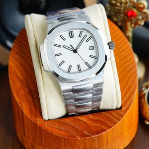 Mens Casual Sports Watch gjord av vattentätt precision Stålmaterial helt automatiska mekaniska klockor designade av ett par stil designer armbandsur