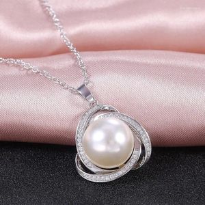 Hänghalsband Huitan Delicate Simulated Pearl Fashion for Wedding Engagement Party Chain Halsband Kvinnesmycken