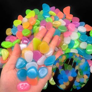 装飾50pcs 2cm luminous Stones Garden Pebbles Glow in the Dark Garden屋外歩道岩装飾水族館の輝く石