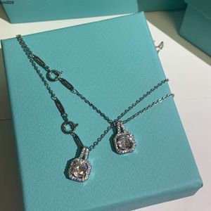 Luxurys Designers Necklaces Pendant for Women Chain Fashion Jewelry Accessories with Diamonds Very Good