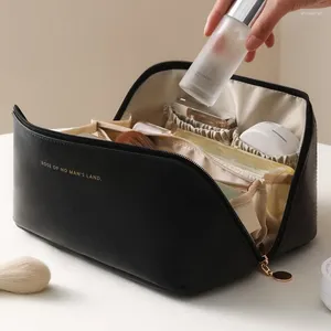 Kosmetiska väskor makeup arrangör kvinnlig toalettartikat kit väska smink förvaring påse damlåda stor kapacitetskudde för resor