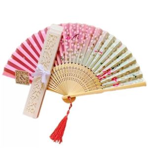 Party Favor Vintage Chinese Style Cherry Blossom Bamboo Folding Silk Hand Fan Utsökt gåva till gäst eller när heminredningar släpper D DHQ0E