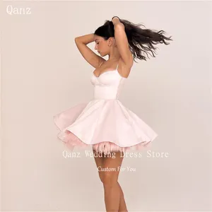 فساتين الحفلات Qanz Short Vestidos de Fiesta Elegantes 2024 Sweetheart Mini خط عودة إلى الوطن الساتان الأسود مثير كوكتيل بالإضافة إلى