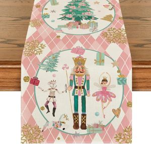 Pembe ekose fındıkçı kar tanesi Noel masası koşucusu kış mutfak masa dekorasyonu aile partisi dekorasyonu için uygun 240430