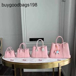 Designer Garden Party Bags Cherry Blossom Powder Bag Leather Hand Fashion Commuter Head Layer Cowhide Womens Large Capacity Single Shoulder Diagonal Have Logo f