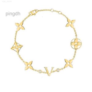 Bracelete de ouro Designers de jóias femininas Small Flower V Letter Bated Rink Crystal Elegante Bracelets Bracelet Bracelet Homme Presente do Dia dos Namorados