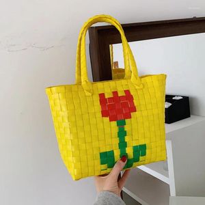 Axelväskor färgvävd strandhandväska för kvinnor 2024 silkesclef design mini hink väska sommar personlig plast