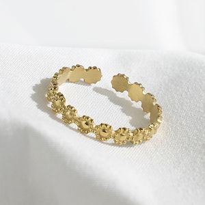 Anello di acciaio inossidabile Flowers inossidabile di moda di moda semplice e Corea del Sud Creative a fila singola sola fiore di titanio in acciaio gioiello ad anello in acciaio