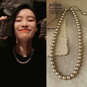 Hot Selling Champagne Pearl Necklace For Womens Light Luxury High-End Halsband Tröja Kedjor Nisch Designtillbehör