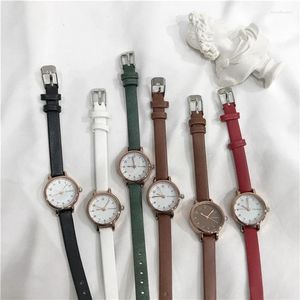 Relógios de pulso ulzzang simples feminino pequeno women white white white cesto relógio feminino relógios retrô ladrinhas de couro vintage