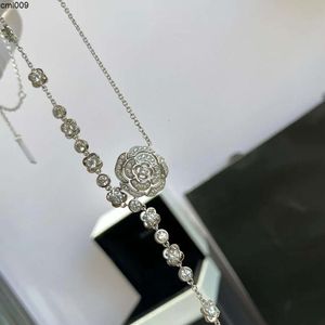 French Jewelry Designer Classic Sterling Silver Necklace Luxurious Hollowed Camellia Tassel Inlaid Rhinestone Women Charm Necklaces Sister Gift