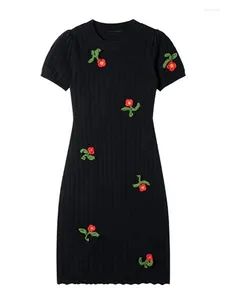 Festklänningar 2024 Summer Vintage Kort ärm O-hals Hook Flower Sticked Mini Women's Office Lady Elegant Classic A-Line Female Dress