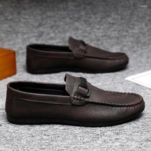 Sapatos casuais masculinos de couro genuíno vestido de noiva formal de luxo, confortável e confortável, deslizamento de condução à prova d'água em apartamentos mocassins