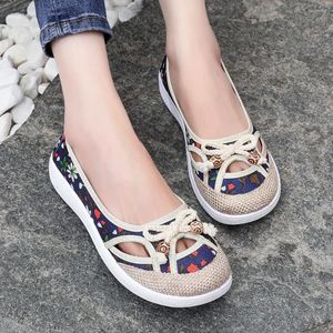 Scarpe casual carine kawaii da donna con fiocco con calzature femminili tela piatta estate 2024 urban di alta qualità