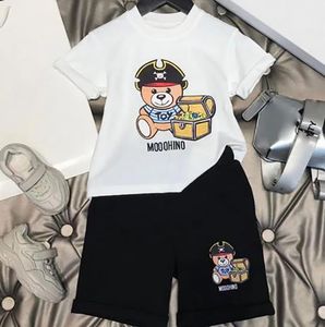 Designer Kids Clothes Summer Set Boys Tracksuits Casual Letter Baby Girls Kid T Shirts Pants Spädbarn Korsa Kort ärm Set Multi Style