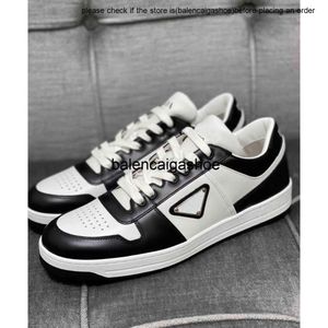 Pradshoes Men Prades Sneaker Scarpe perfette Downtown Sporty Leather Light Sole Sole Top Top Top Design Scattiera Skateboard EU38-46