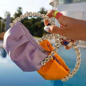 Glänzende Kristallversehelte Abendhandtasche Luxusdesigner Strass Falten Kupplungsbeutel für Frauen mit Reißverschluss -Umhängetaschen Party 240426