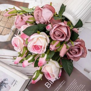 Flores decorativas Simulação de férias de veludo de veludo suprimentos de casamento artificial Sala de estar home decoração de seda de decoração