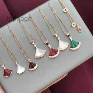 Fashion luxury designer fan necklace Diamond white pink green chalcedony small skirt womens elegant jewelry womens Valentines Day