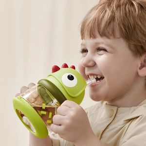 BC Babycare Kids Training Sippy Cup Gravity Ball Outdoor Tragbarer Babyposibler Dinosauriergriff/Schlinge Wasserflaschen 240423