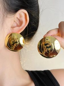 Stud Earrings Niche Unique Design Golden Silveren Smooth Snail Simple Fashion Temperament Women Geometric Round