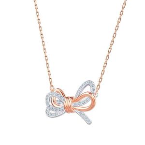 Pescoço para mulheres Swarovskis Jóias Combatentes de ouro rosa de duas cores Colar de arco curto Swarovski Cristal Chain Chain fêmea fêmea fêmea fêmea feminina