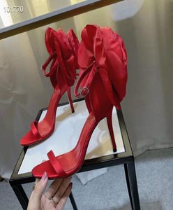 Siyah Kırmızı Pembe Satin Arka Çiçekler Kadın Gelinlik Sandalet Yaz Yüksek Topuklu Moda Tasarım Gladyatör Sandaletler Partisi San9394108