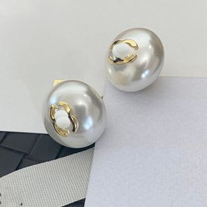 Stud rotondo di fascia alta oro oro rame di marca di lusso designer di perle orecchini in stile in stile europeo Orecchini per stalloni da donna Ledies Girls Travel Wedding Accessori per matrimoni